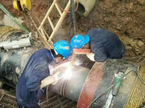 钢套钢蒸汽保温钢管接头施工