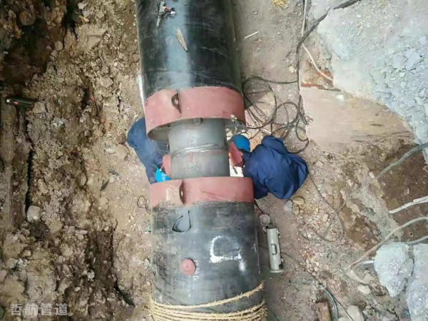 钢套钢蒸汽保温钢管接头施工